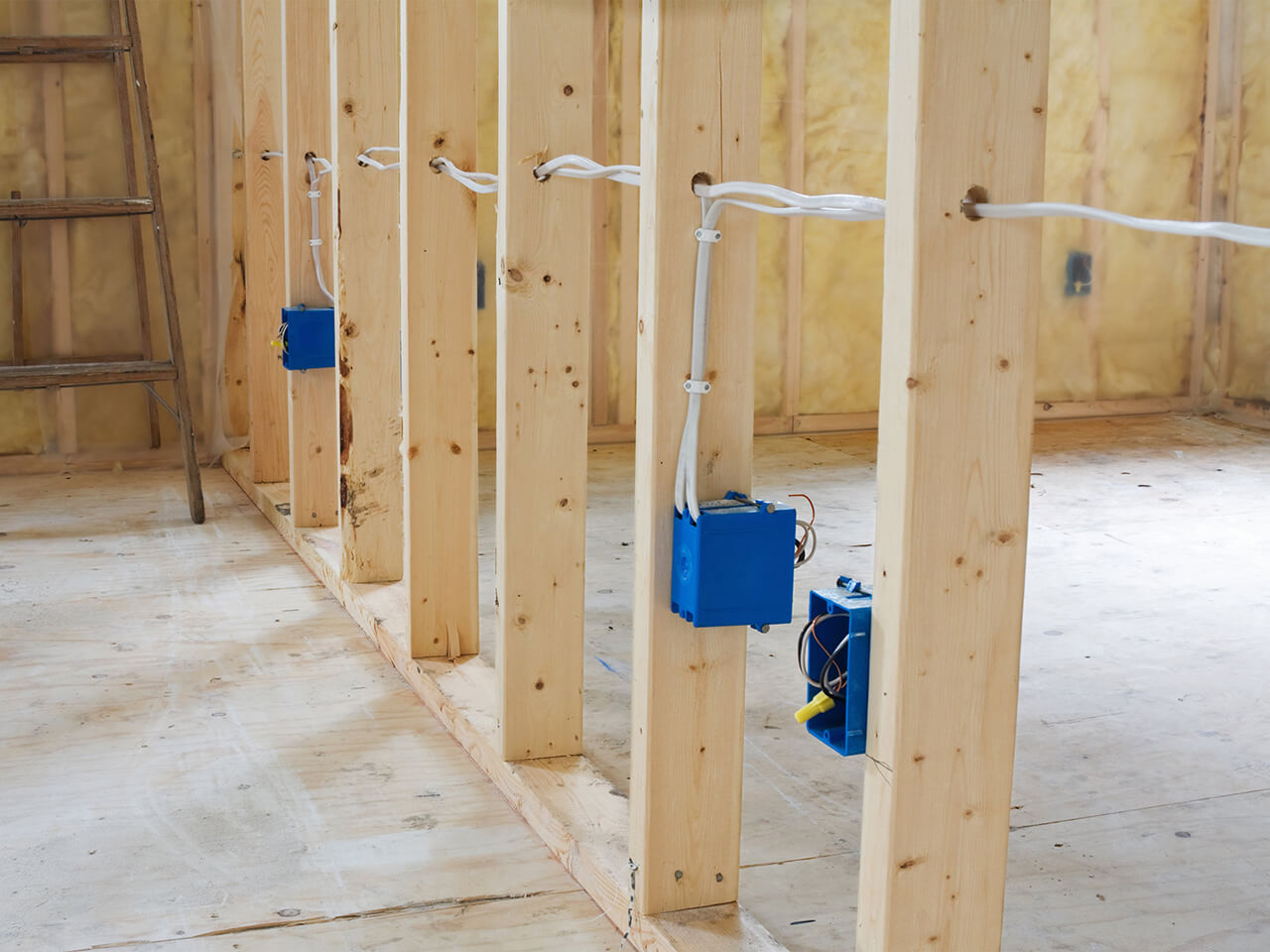 Скрытые коммуникации в каркасном доме: отопление и электрика